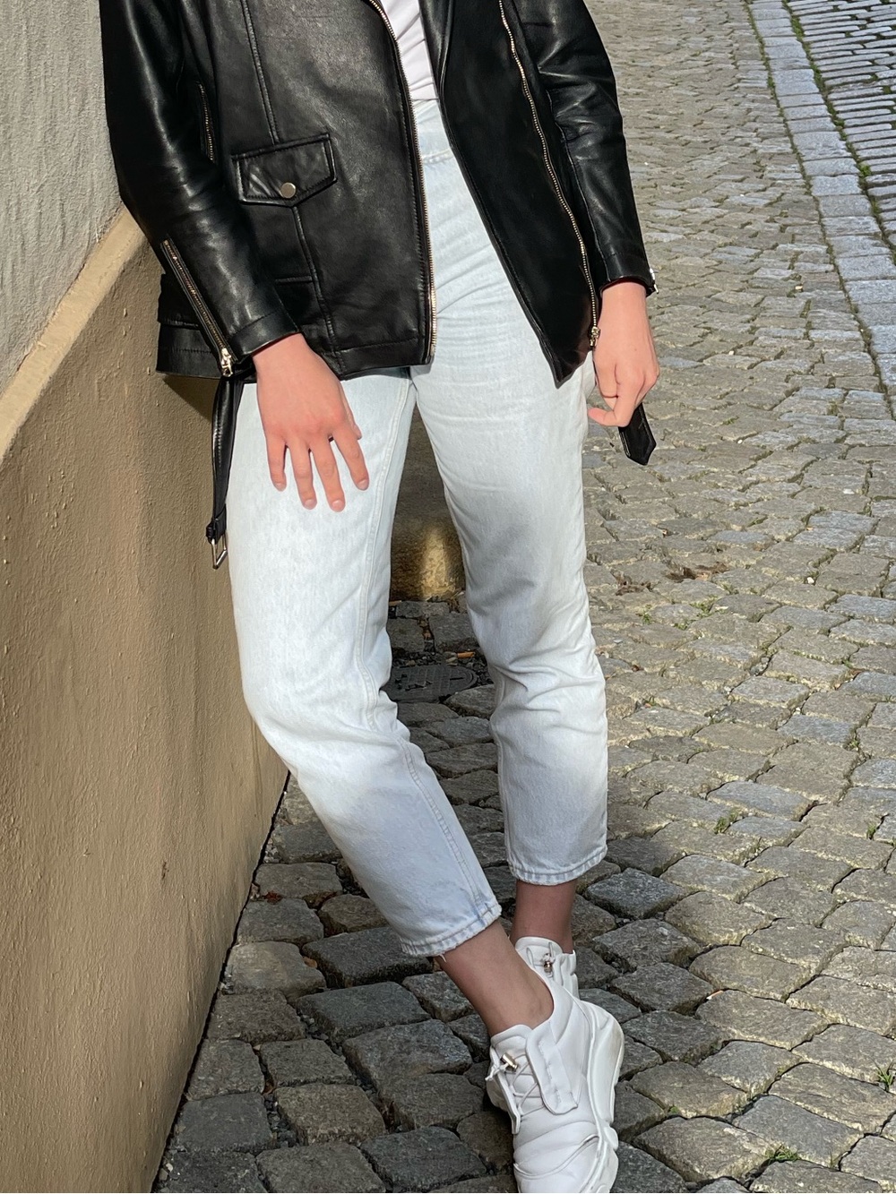 Zara Light Wash High-Rise Jeans - Light Blue